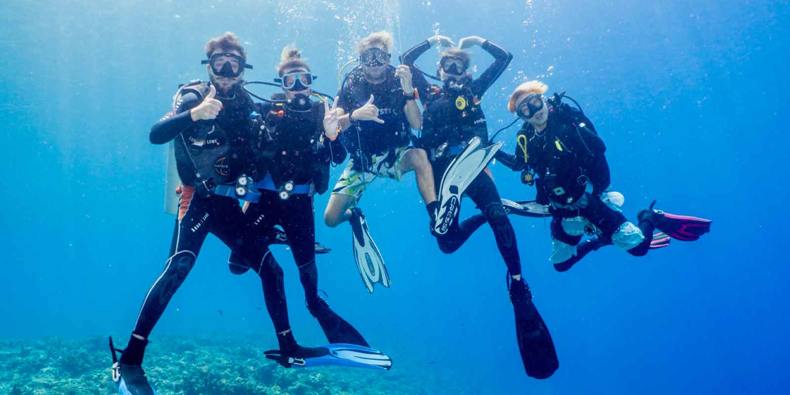 スキューバダイビングの様子